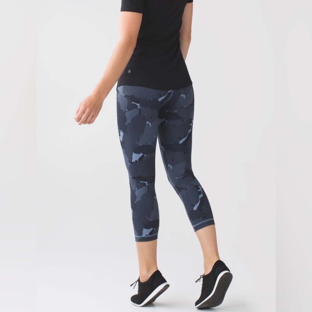 Lululemon High Times Pant *Full-On Luon
Palm Party Blue Denim Black guc sz 8